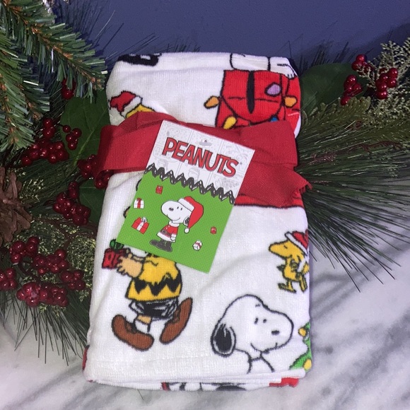 Snoopy peanuts Christmas towels - Picture 2 of 4